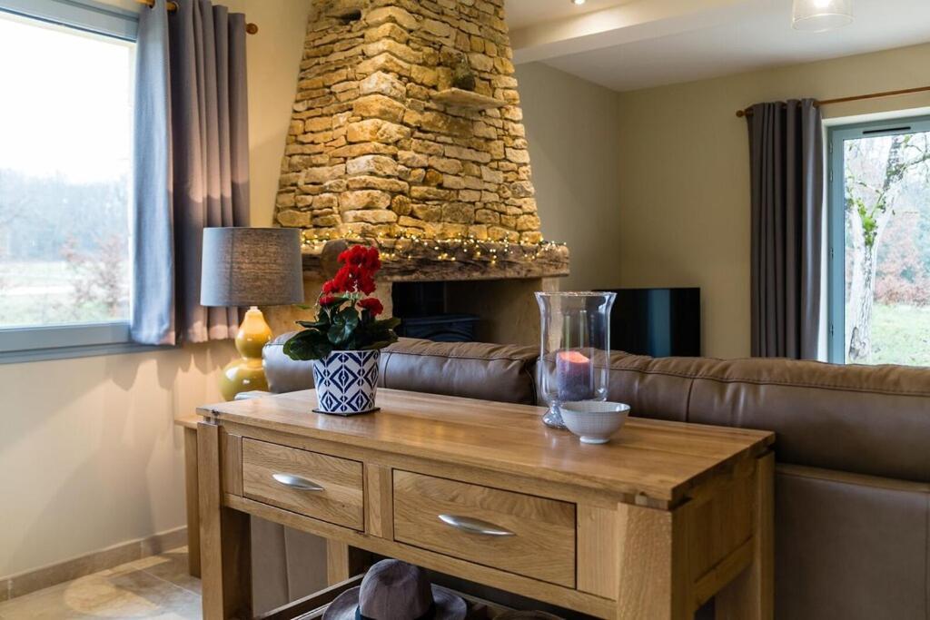 Luxury 3 Bed Home With Heated Swimming Pool Air Con And Boules Pitch Salignac-Eyvigues Экстерьер фото